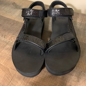 Teva Universal Glam Glitter NWOT